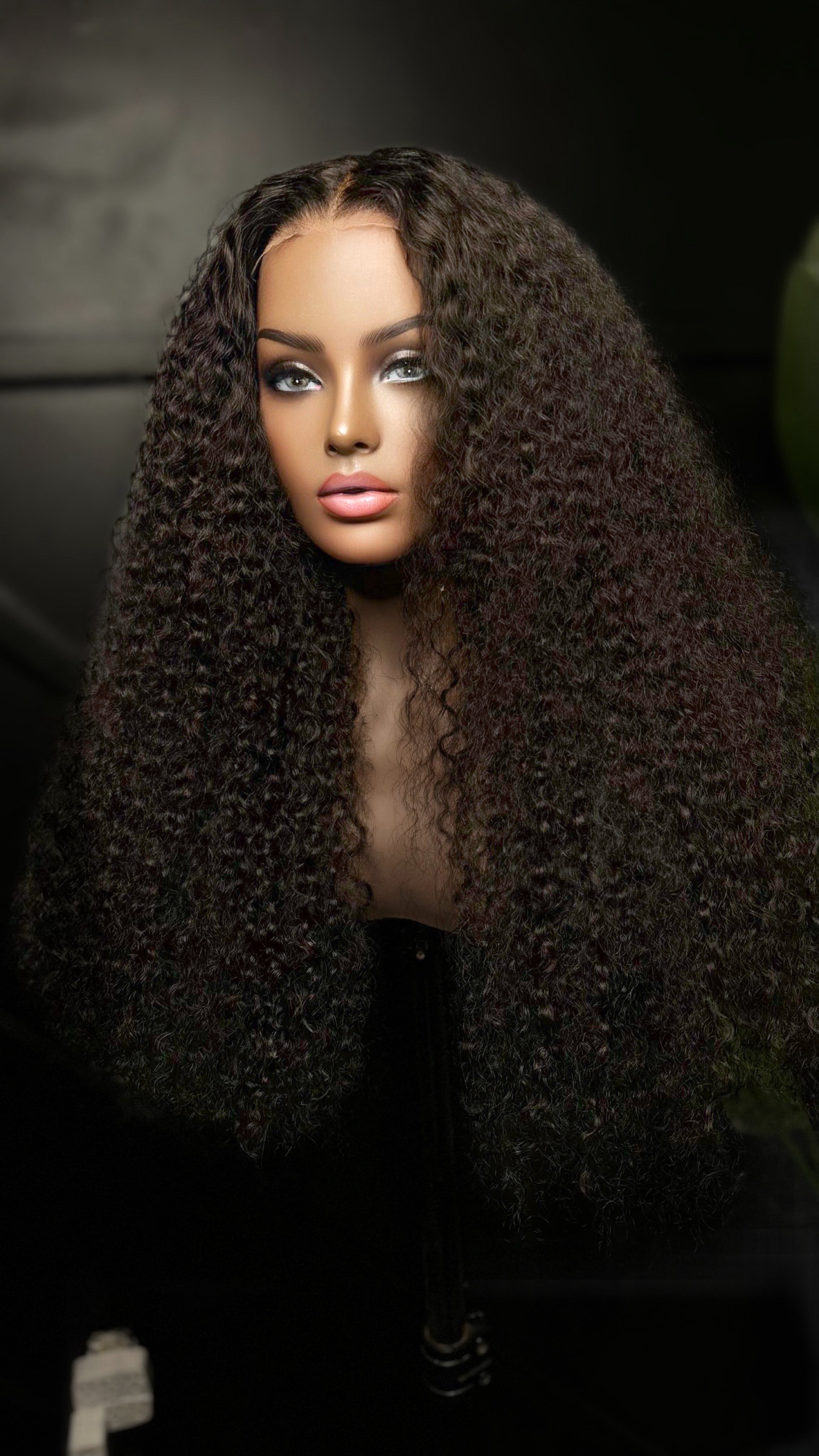 “Che" Glueless Lace Closure Wig