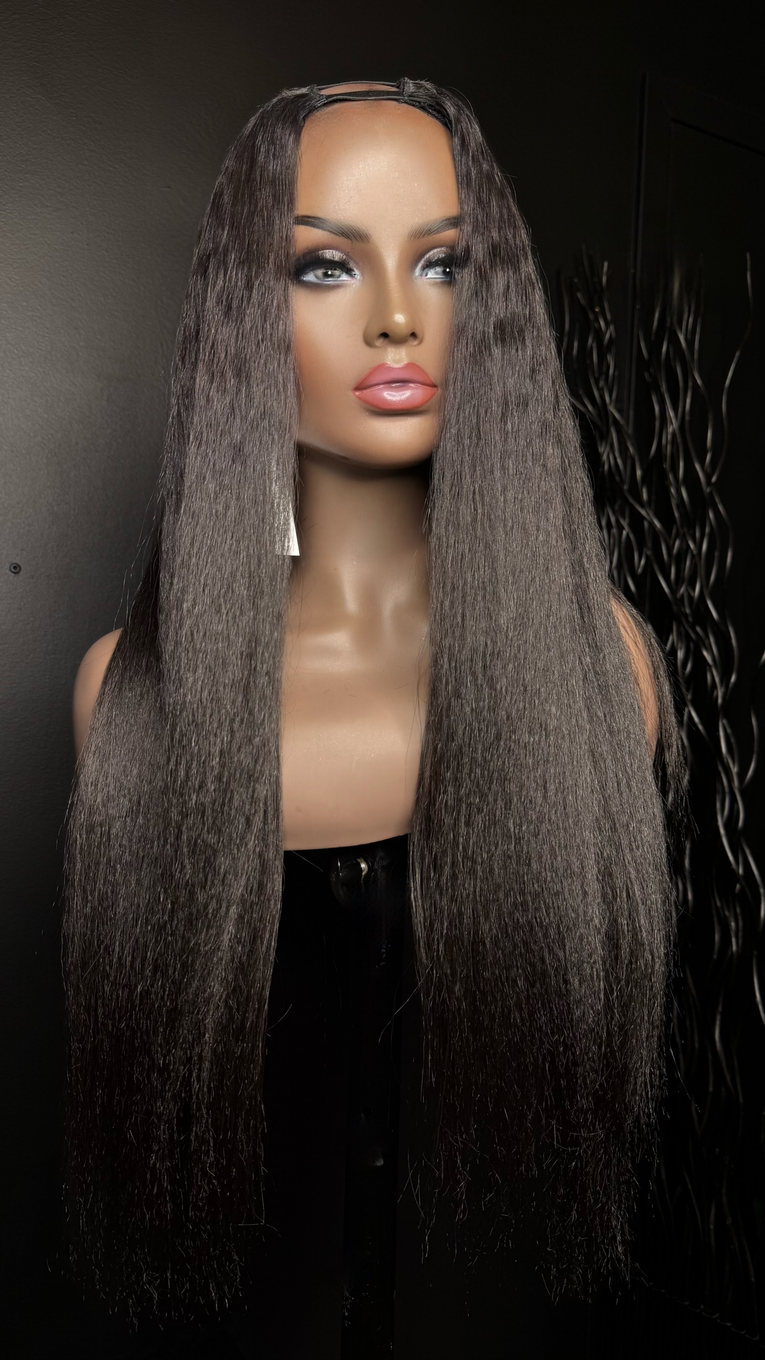 “Mallorie" Raw Kinky Straight U-part Wig